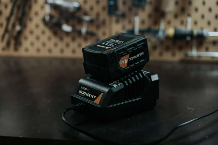 Batavia 18 volt 3.0Ah snellader
