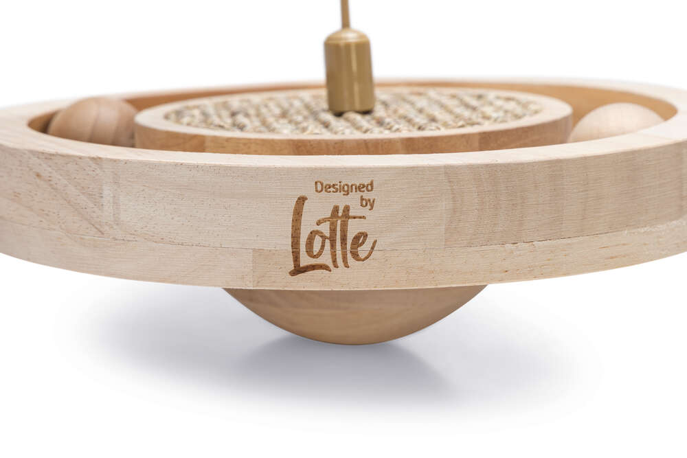 Designed by Lotte Katzenspielzeug Winni