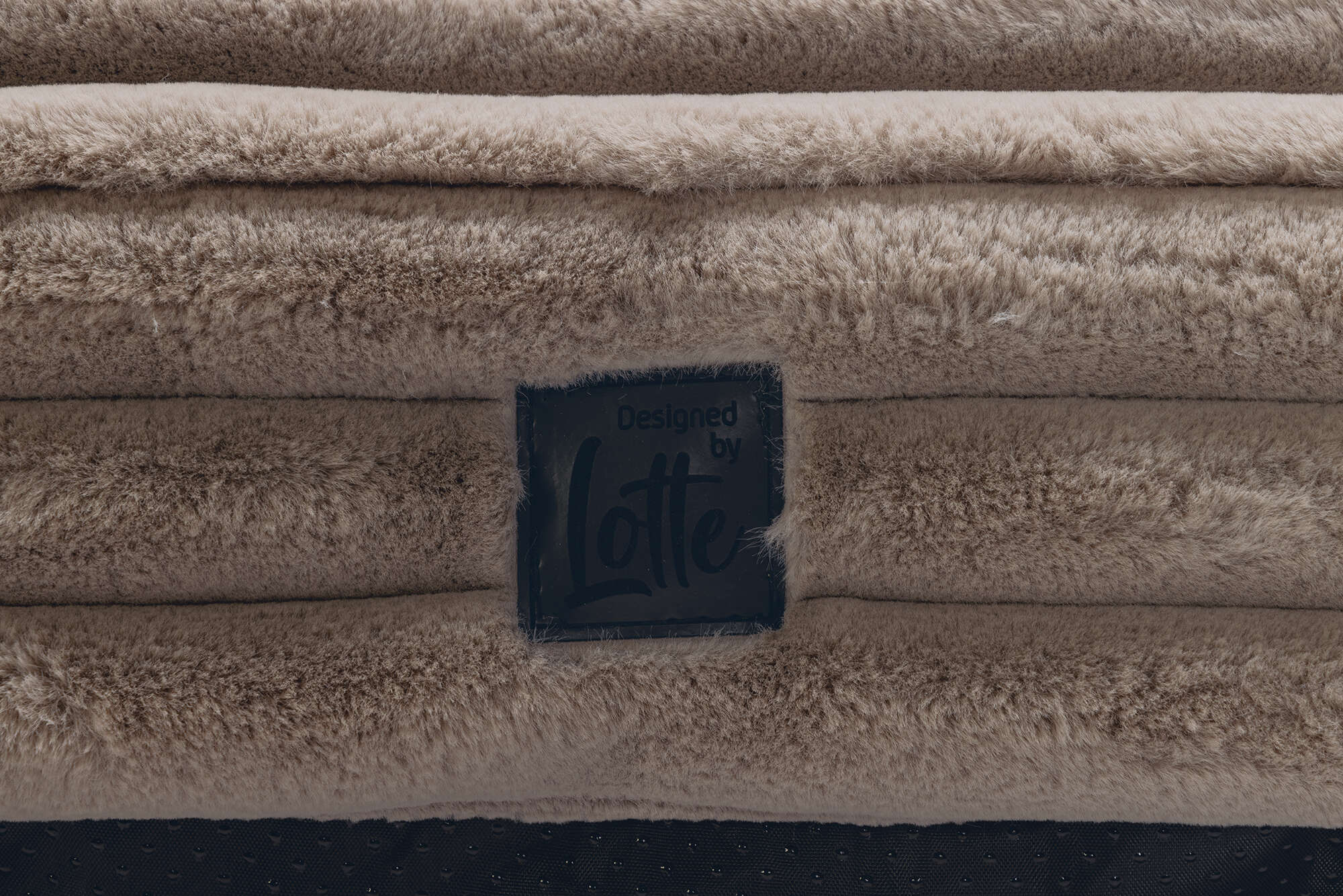 Designed by Lotte Hundekissen Reza