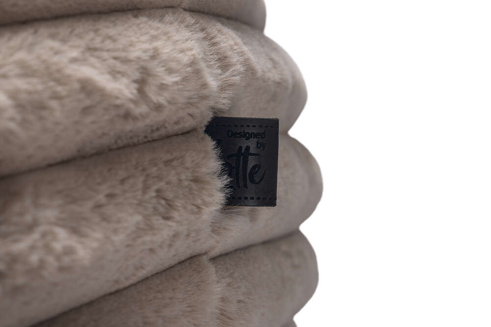 Designed by Lotte Hundekissen Reza Rund