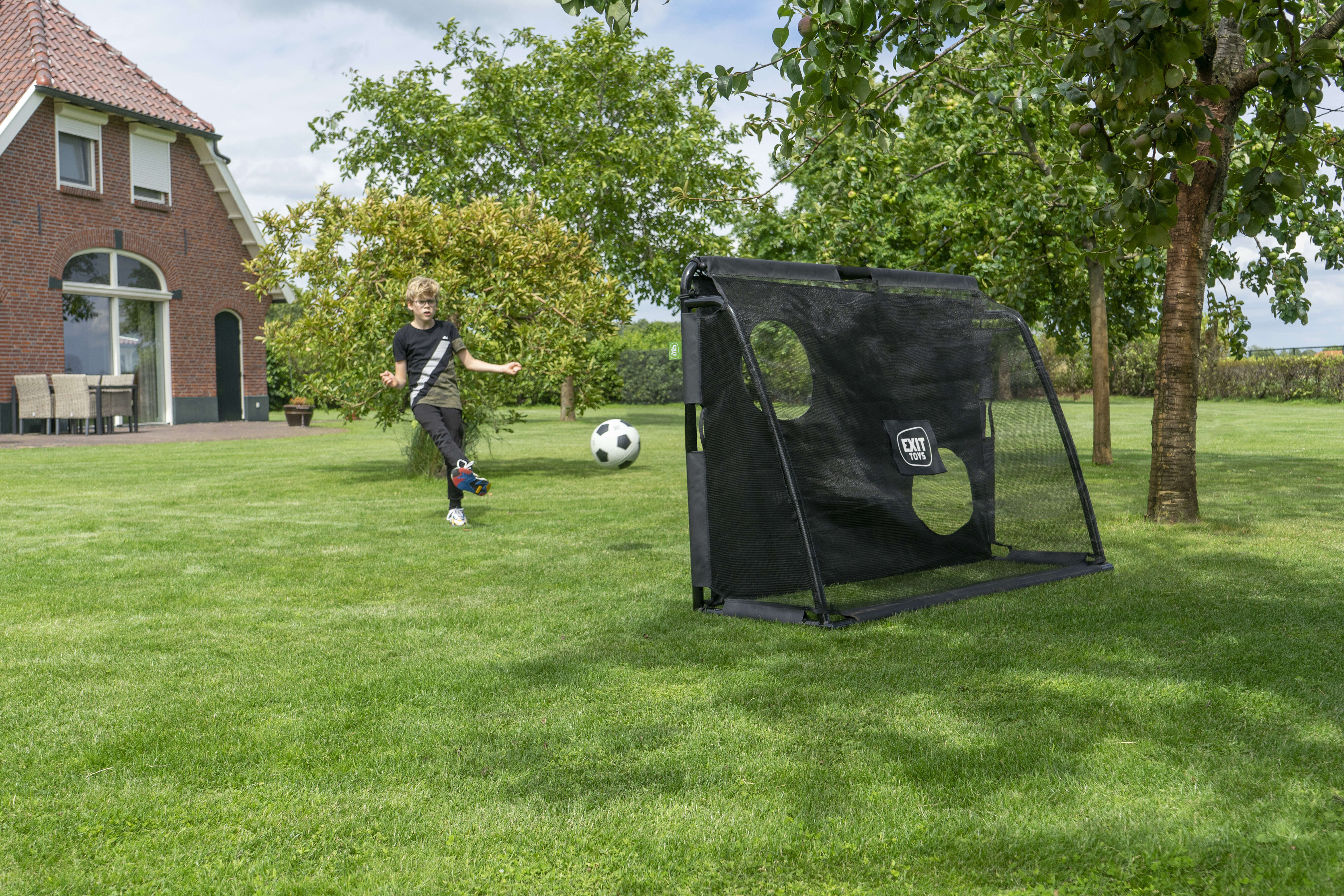 EXIT TOYS Stählernes Fußballtor Finta mit Torwand