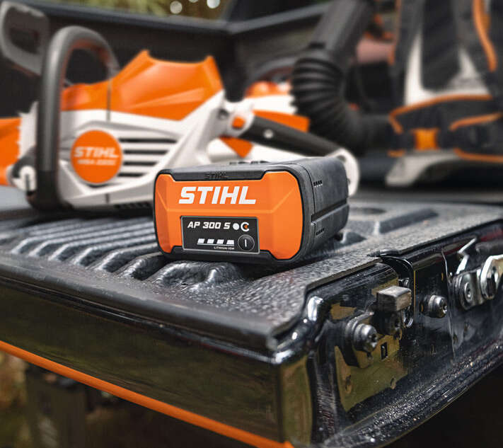 stihl 3 spalten akkus und ladegeraete03 711x633px