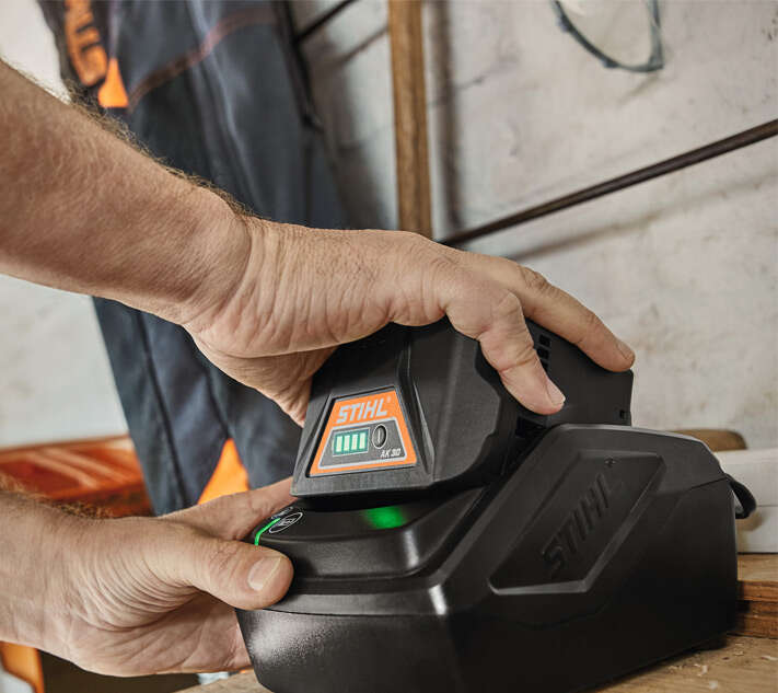 stihl 3 spalten akkus und ladegeraete02 711x633px