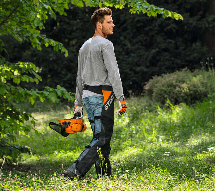 stihl 3 spalten schutzausruestung02 711x633px