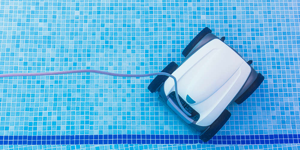 Poolroboter im Pool 1000x500