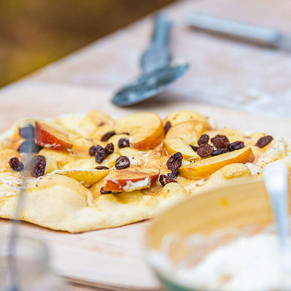landflair rezept sueßer Flammkuchen vom Grill 600x600