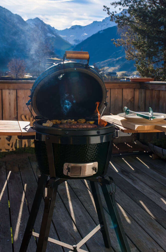 holzkohlgrill im winter