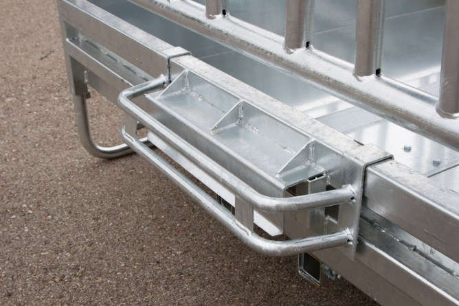 KERBL Viereckraufe mit Palisadenfressgitter
