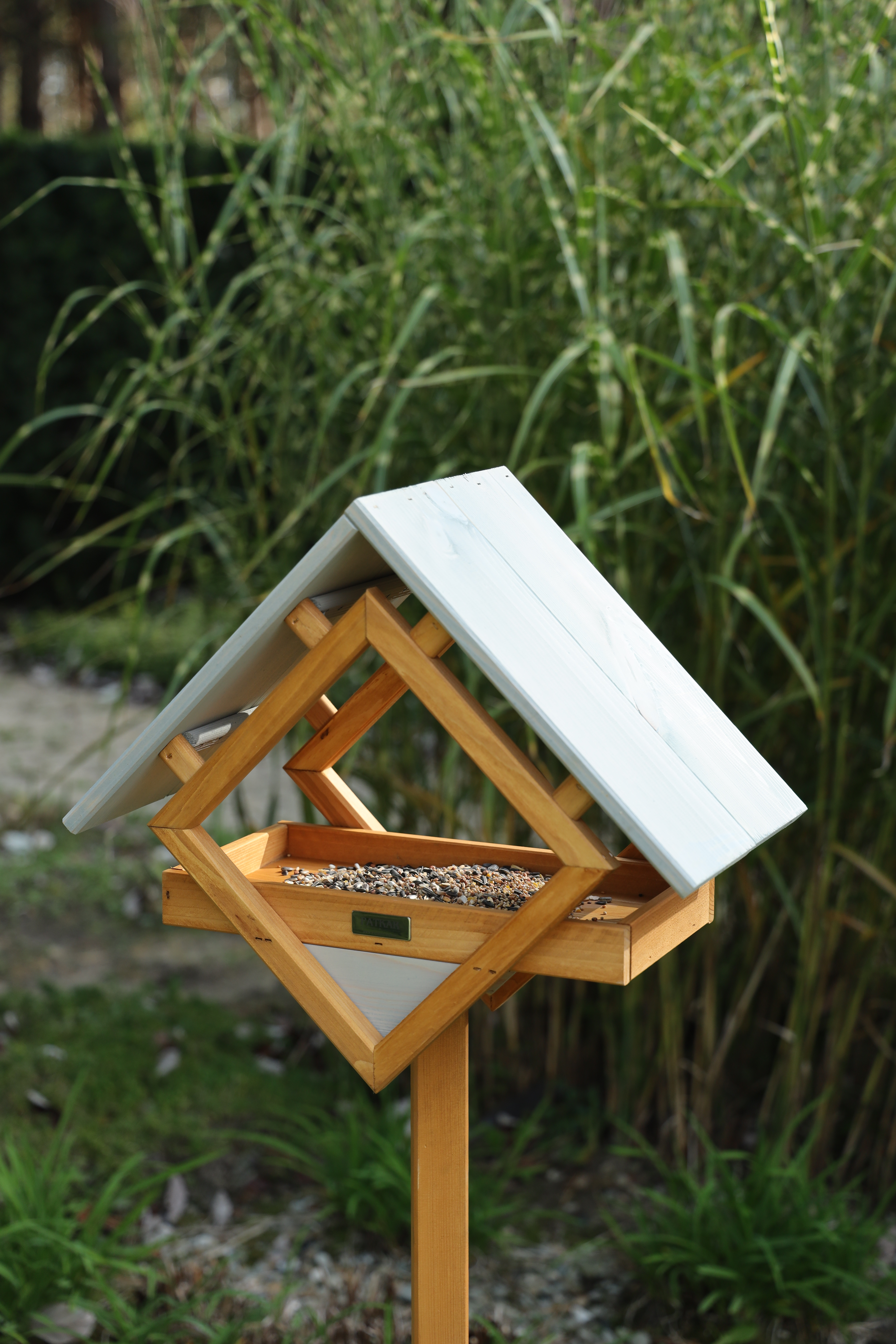 Vogelhaus aus Kiefer, grau / holzfarben