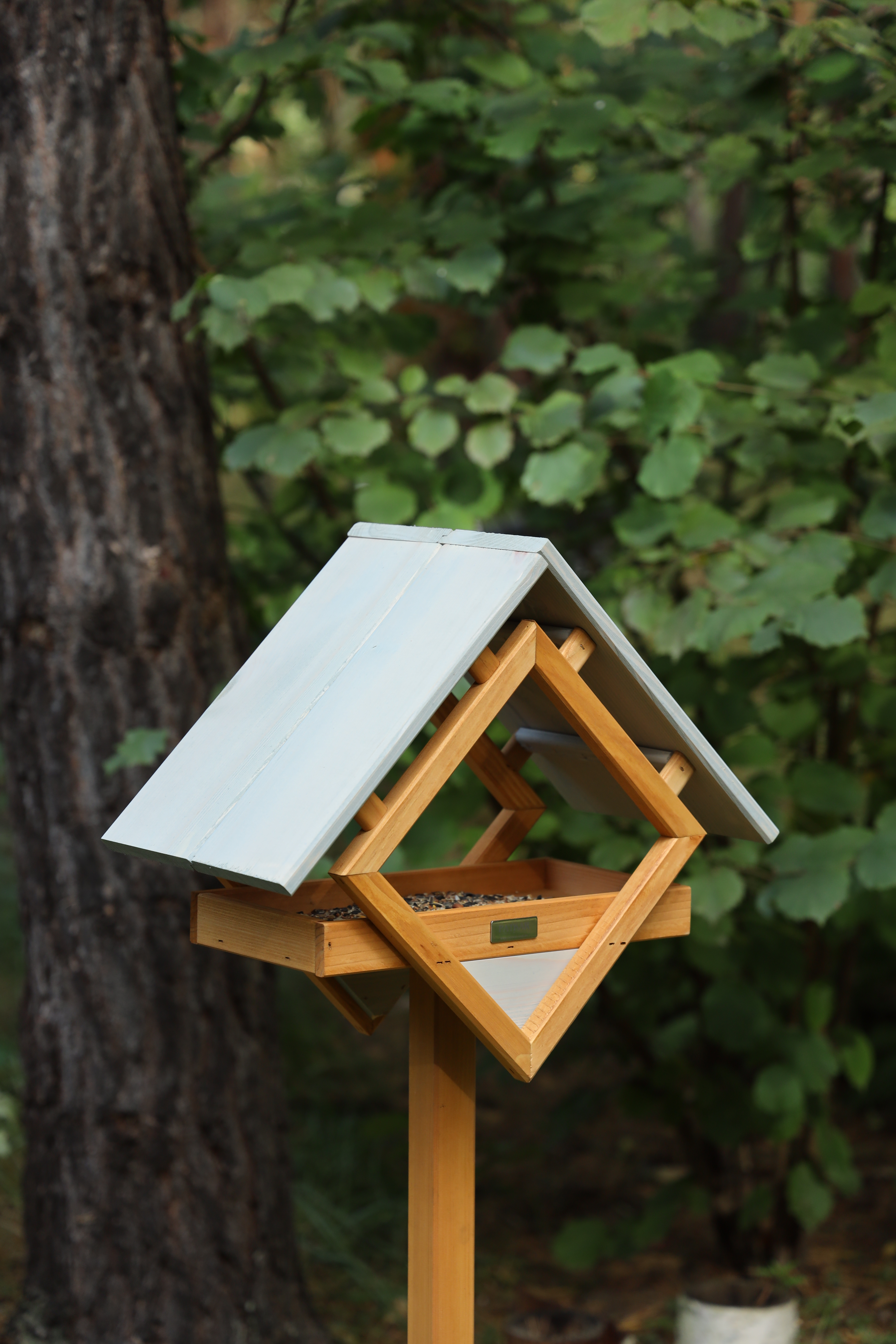 Vogelhaus aus Kiefer, grau / holzfarben