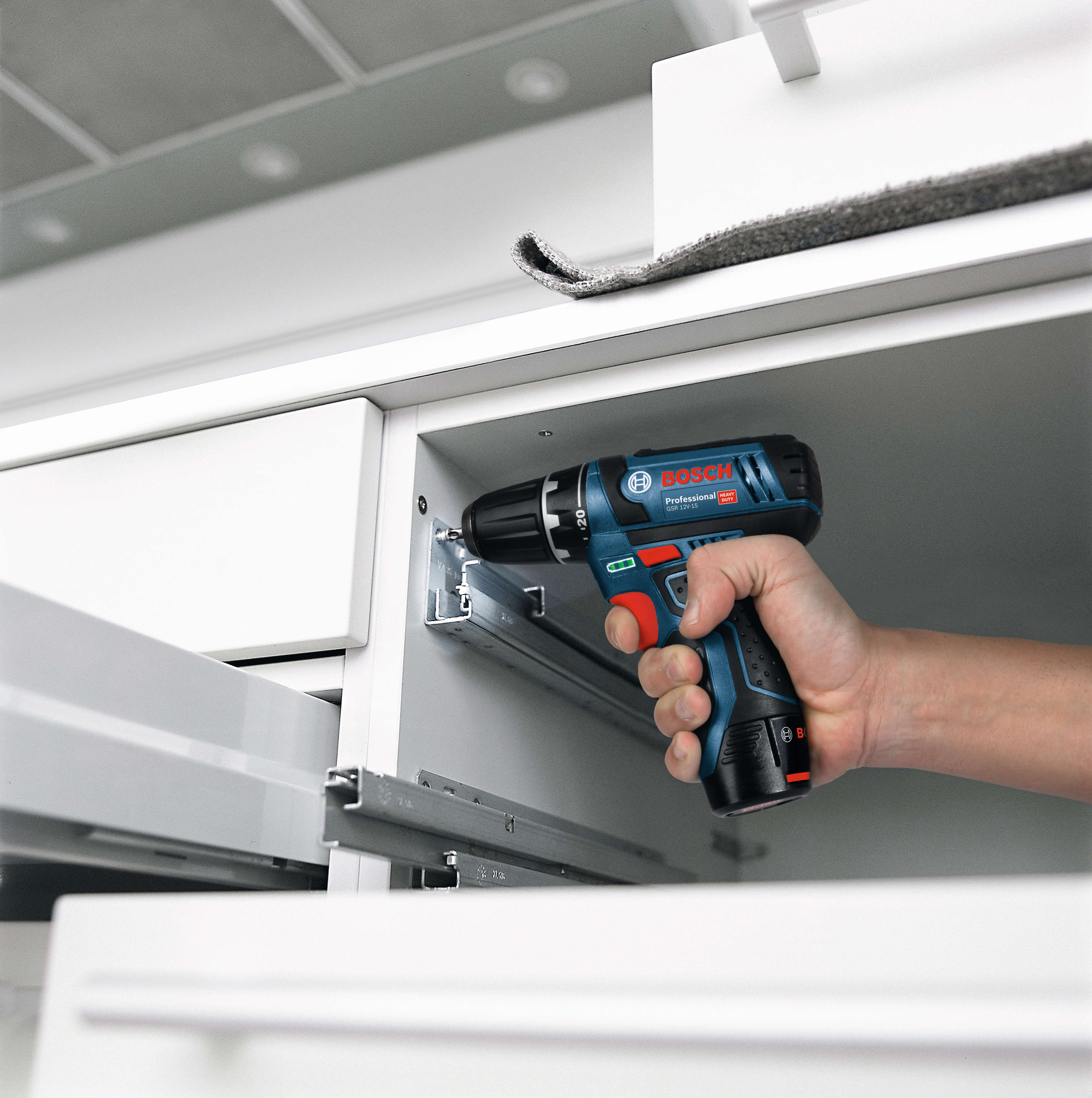 BOSCH Akku-Bohrschrauber "GSR 12V-15" inkl. 2 Ah Akkus 12V und Ladegerät
