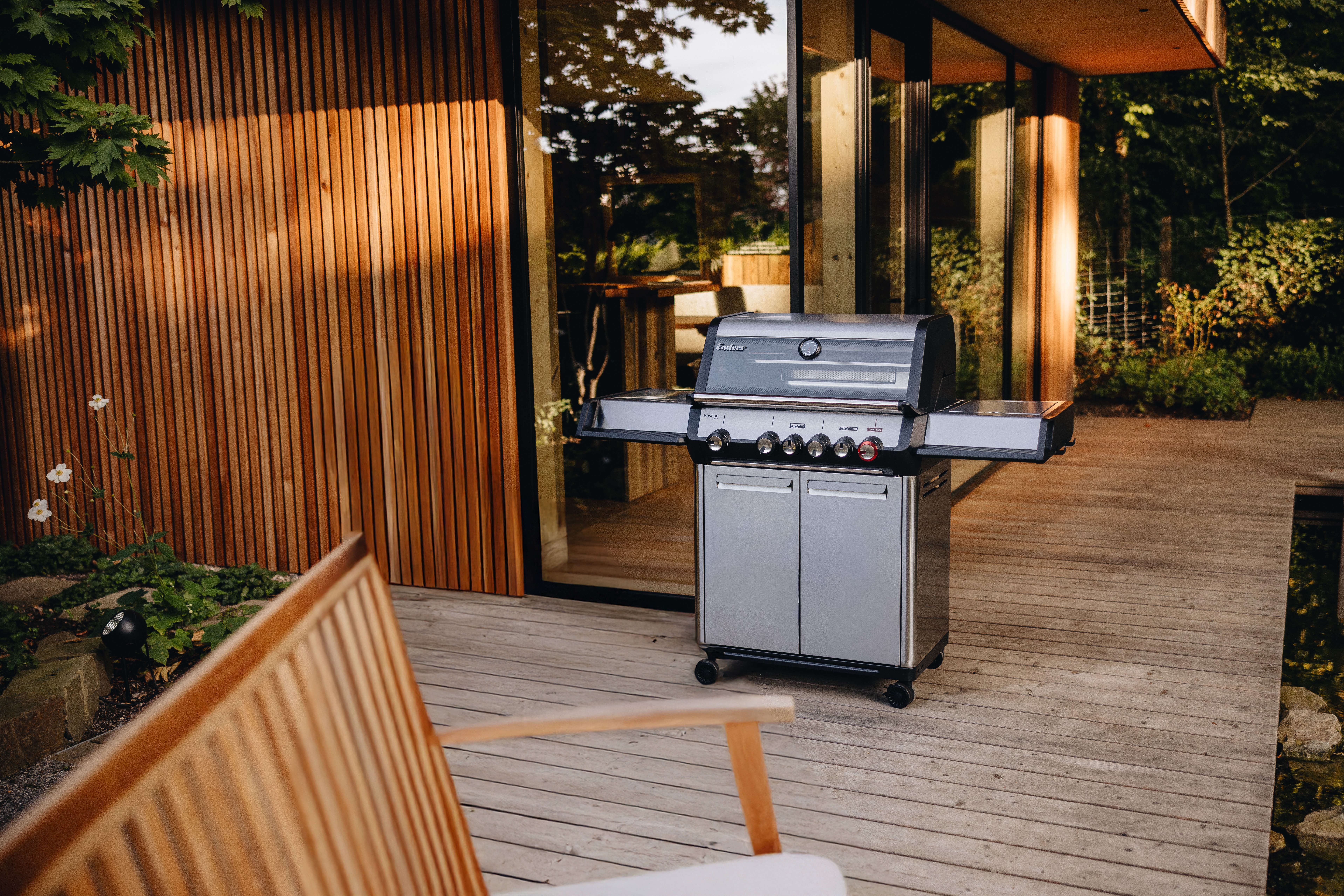 Enders Gasgrill Monroe II Pro 4 SIKR TURBO inkl. Wetterschutzhaube