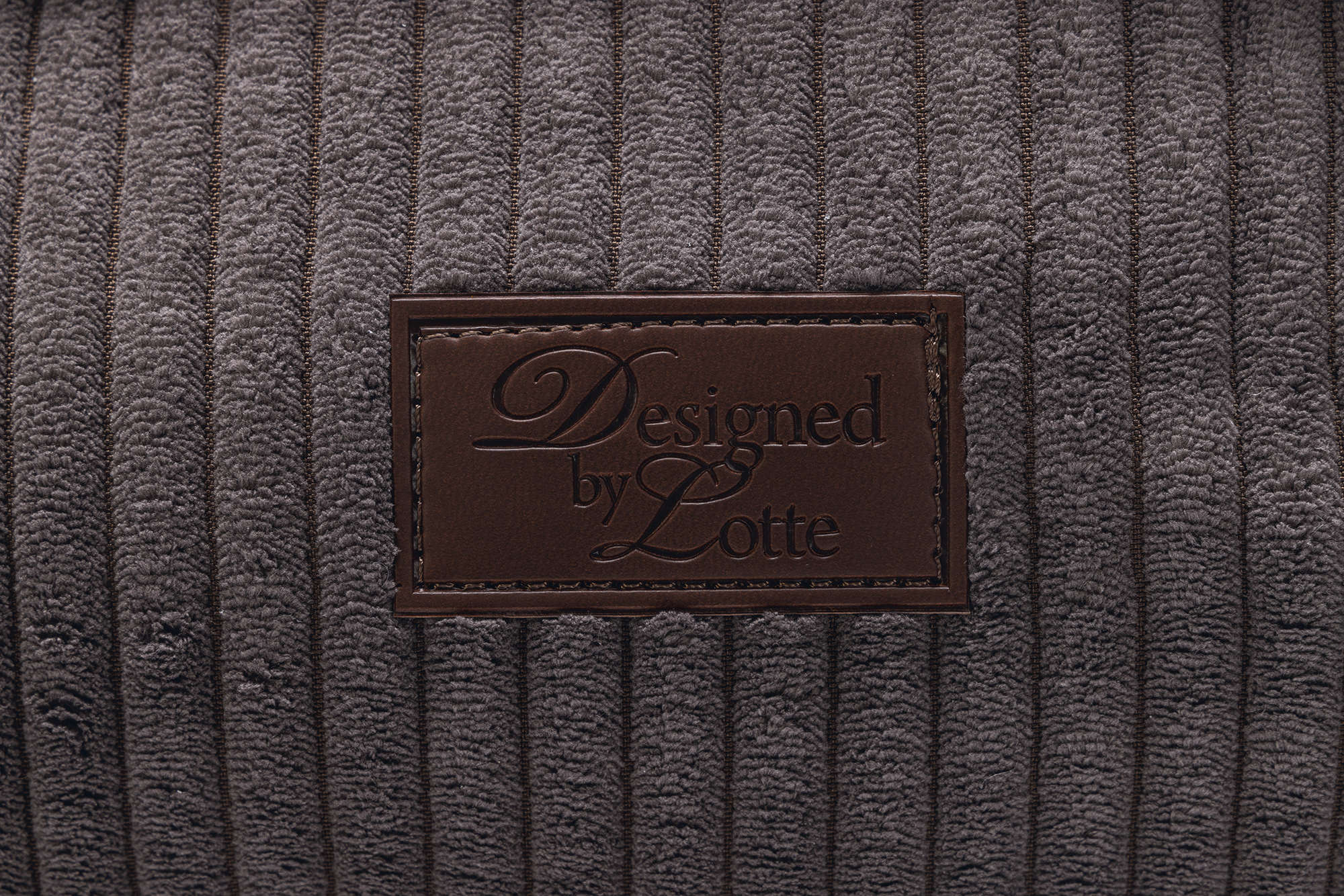 Designed by Lotte Hunde-Liegekissen Rippstoff