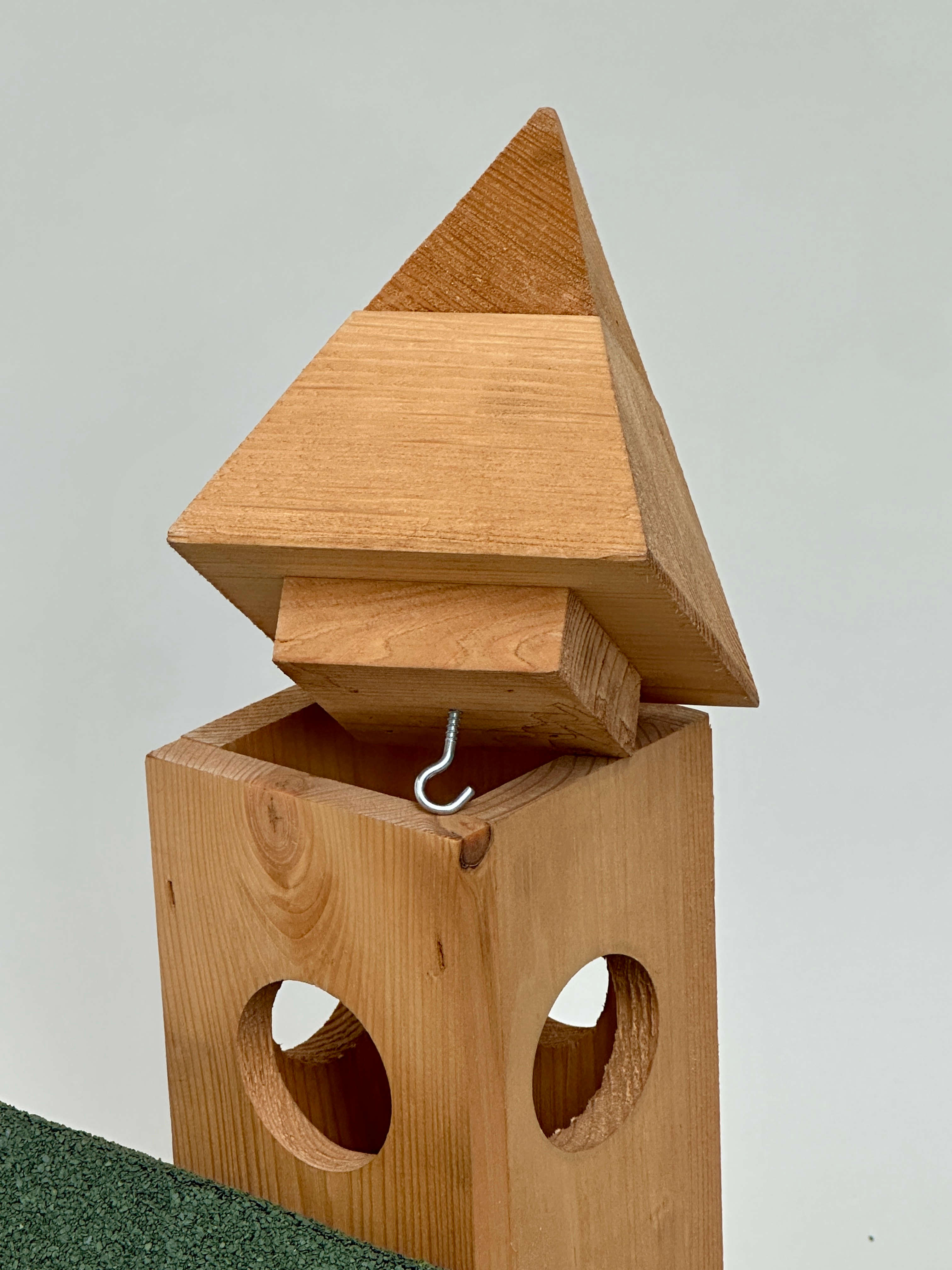 Kleiber Gartenprodukte Dorfkirche mit Knödelhalter im Turm